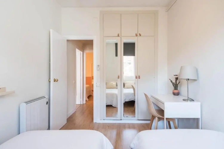 3 Bedrooms Apartment