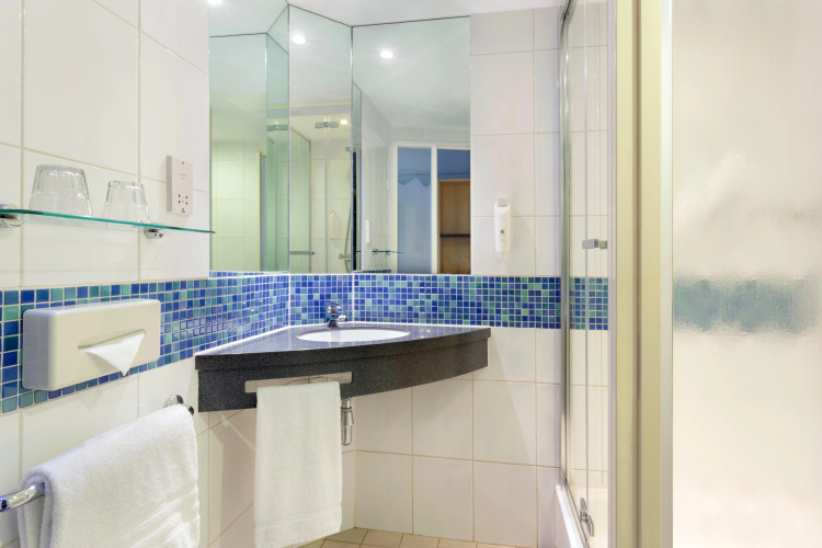 Holiday Inn Express Cheltenham Town Centre photo 10