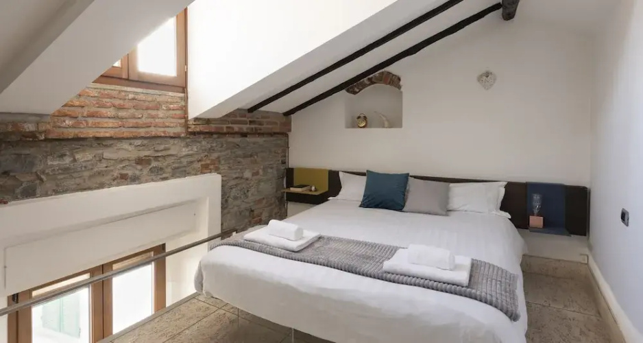 ALTIDO Romantic Loft for 3 in Perfect Como Centre