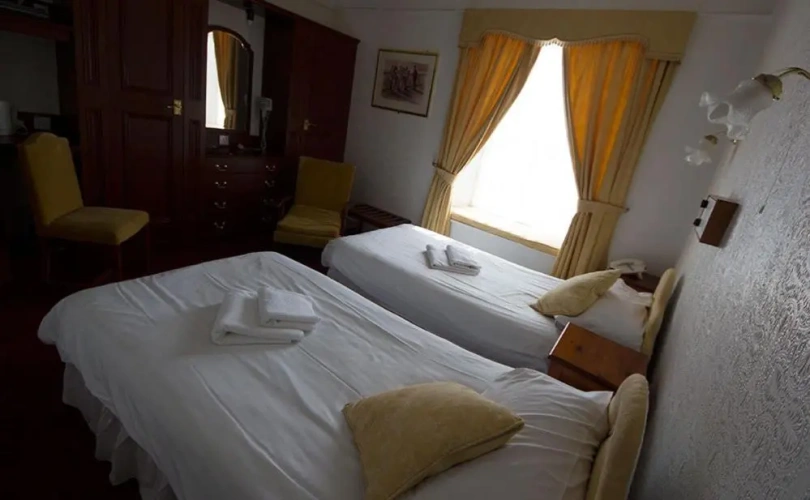 Standard Twin room with sea view