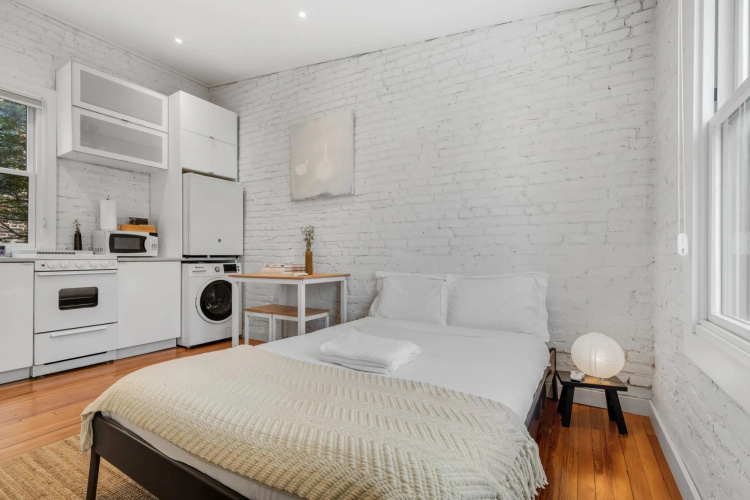 Adorable Studio Space in Private Carriage House