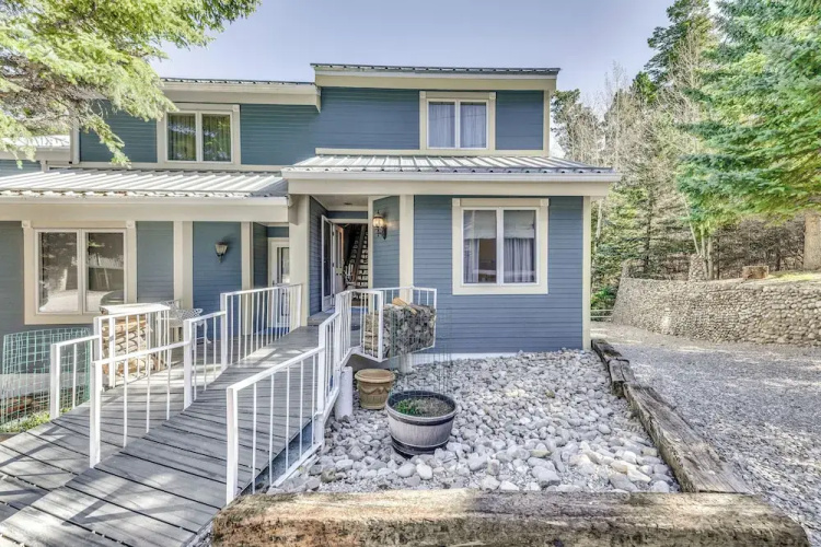 Cloudcroft Home w/ Fireplace Near Downtown!