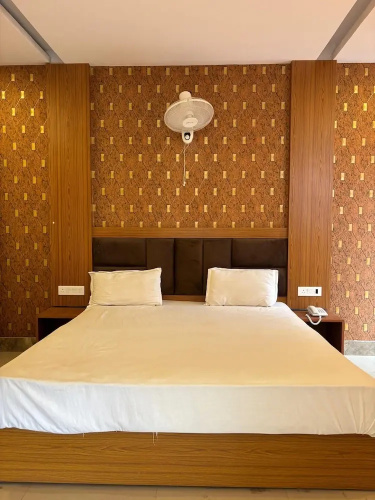 Hotel New India