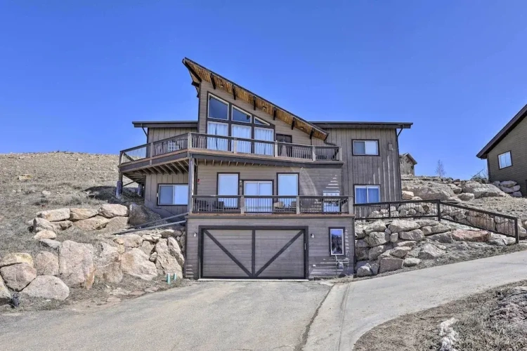 4 Bedrooms Cottage with balcony