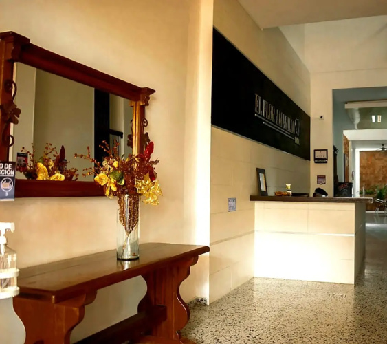 Hotel El Flor Amarillo