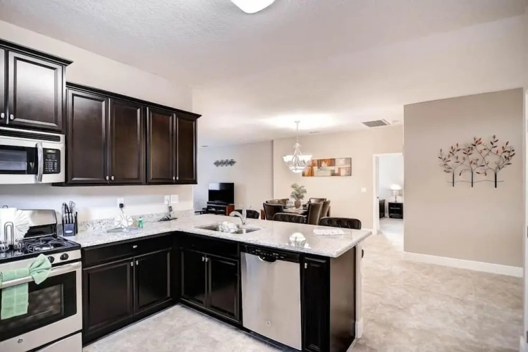 5 Bedrooms Cottage