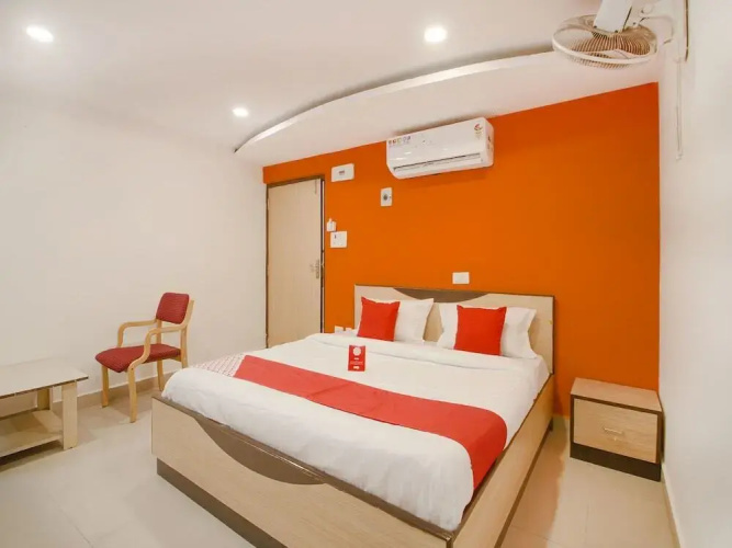 OYO 11400 The Down Town Suites