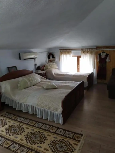 Standard Triple room with city view