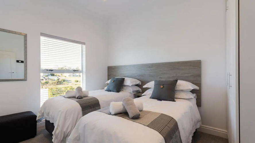 21 Manor Kingswood