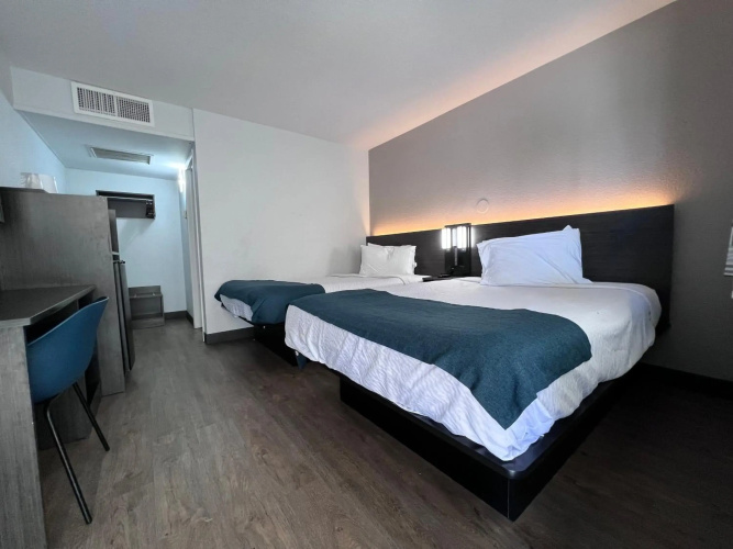 Motel 6 Bakersfield, CA - South