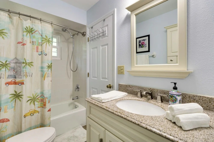 Walk to Lakes! Tropical Escape in Mount Dora