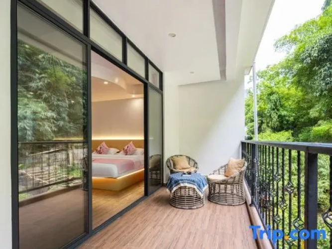 Standard Quintuple Family room