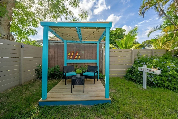 Luna Beach House in Hollywood