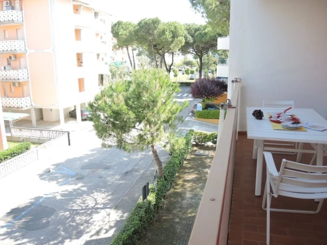 2 Bedrooms Apartment with garden view