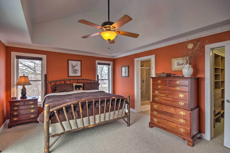 Beech Mountain Retreat w/ Open Deck: 2 Mi to Ski!