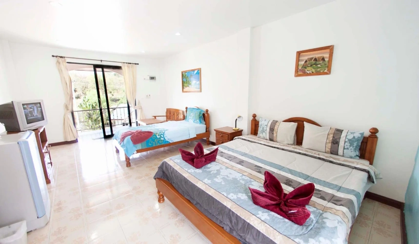 Standard Triple room