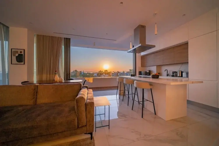 2 Bedrooms Executive Apartment with balcony and with sea view