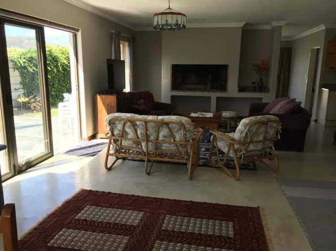 18 Patrys Crescent