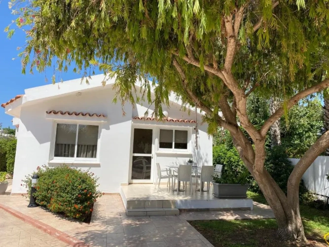 3 Bedrooms Bungalow
