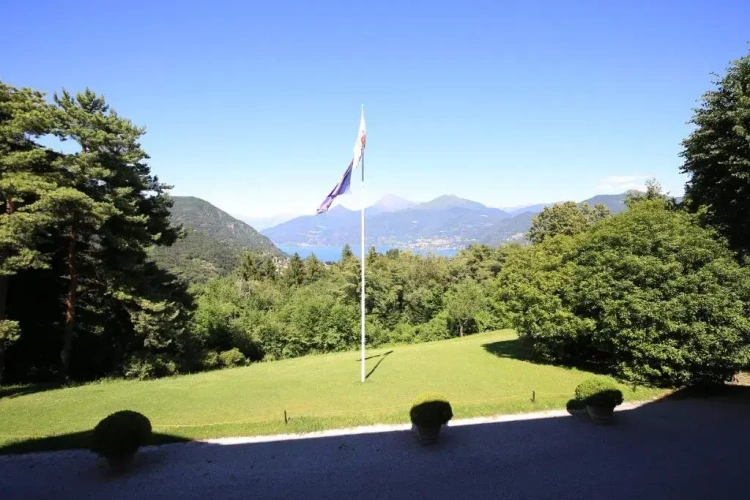Standard Double room with lake view