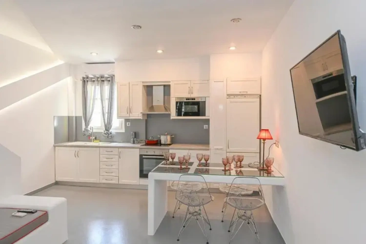 2 Bedrooms Apartment
