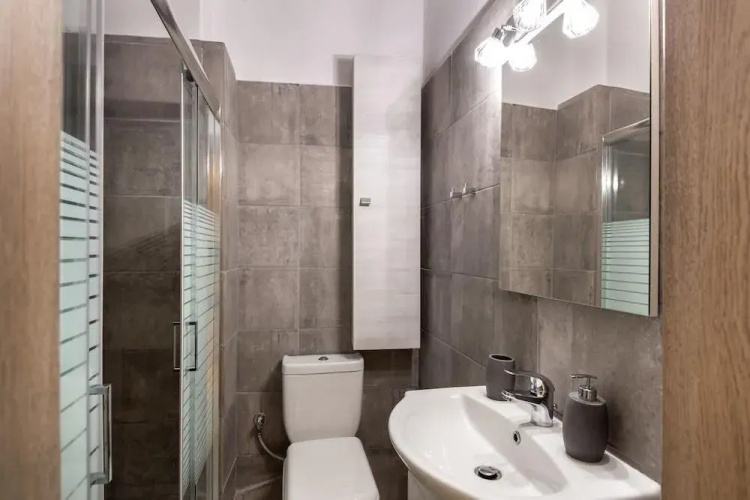 Afinestay at Acropolis