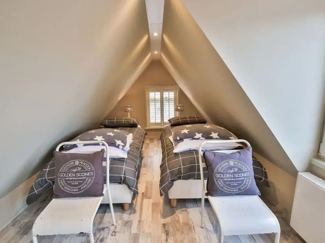 5 Bedrooms Classic Cottage