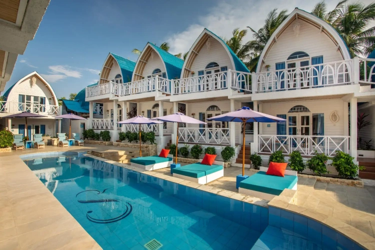 Deluxe Twin room with pool view