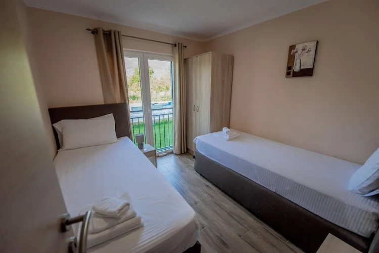 3 Bedrooms Apartment