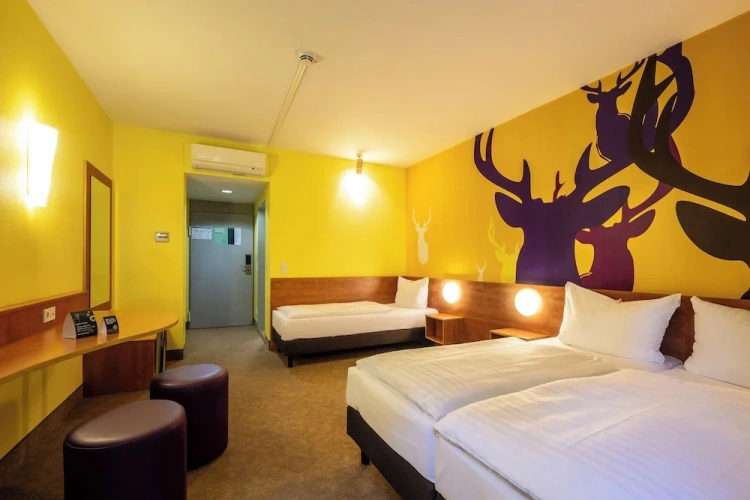 Standard Triple room