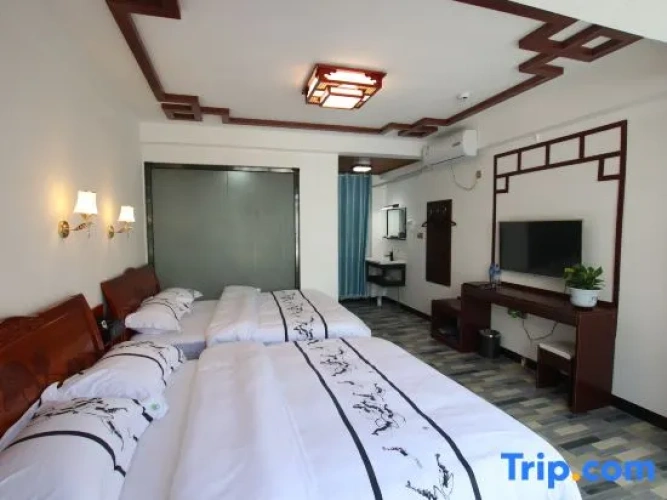 Standard room with courtyard view