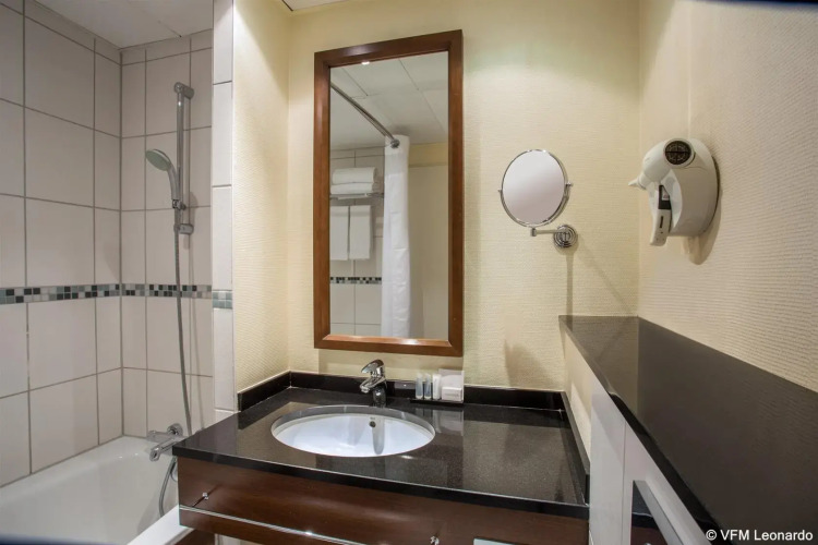 Crowne Plaza Paris Republique, an IHG Hotel - Image 13