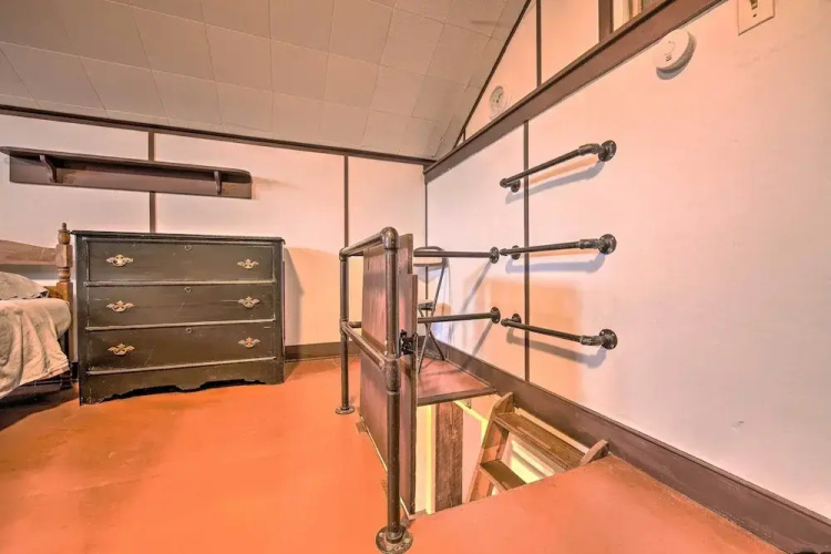 Remote 1901 Studio Cabin w/ Loft - Pets Allowed!