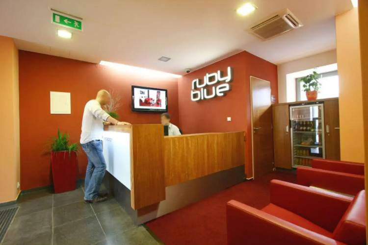 Hotel Ruby Blue