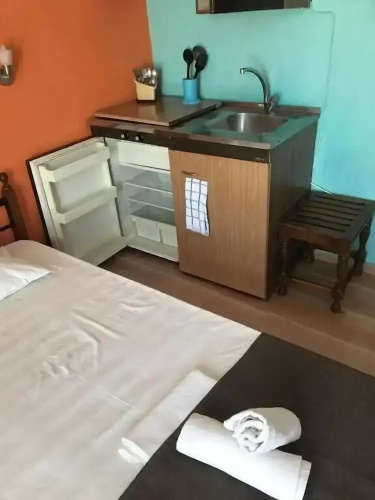 Angela - Zoi Rooms