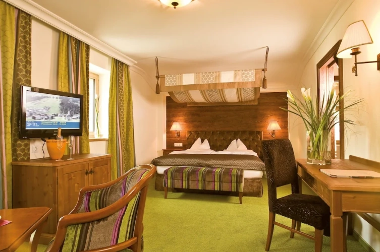 Deluxe Double room with balcony and with mountain view