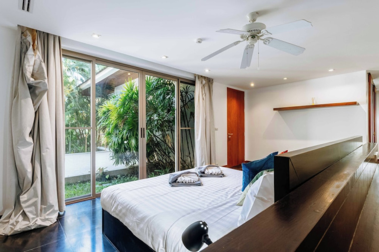 Seaview Own Pool Full-Time Maid V302