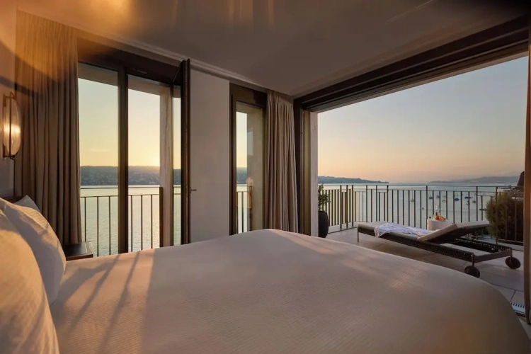 3 Bedrooms Penthouse Suite with balcony