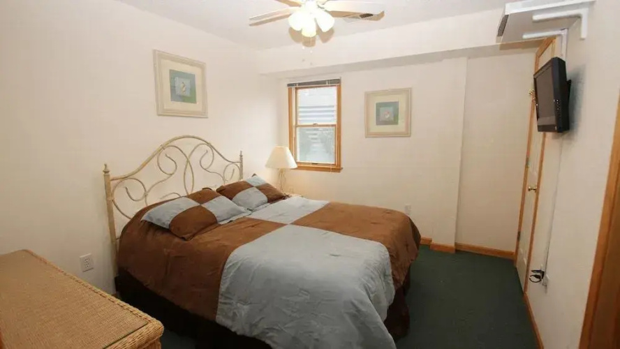 Devonmoor - 6 Br home by RedAwning