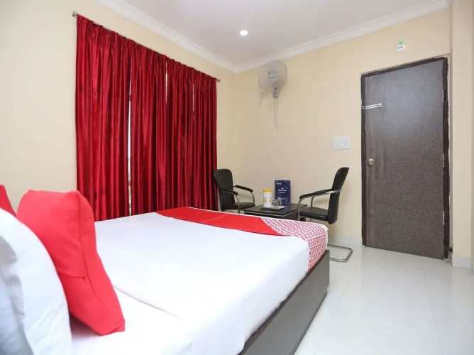 OYO 4439 Aura Inn