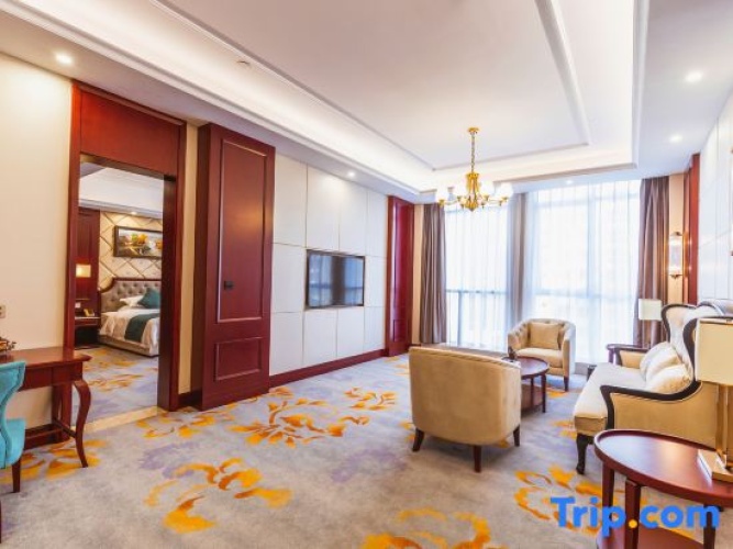 Deluxe Suite