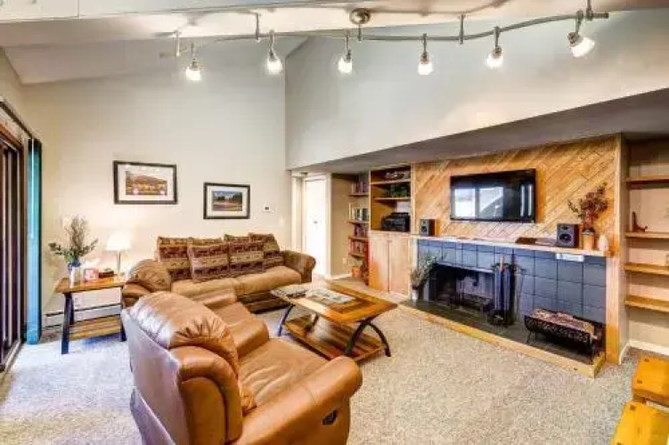 1088 Wild Irishman Condo