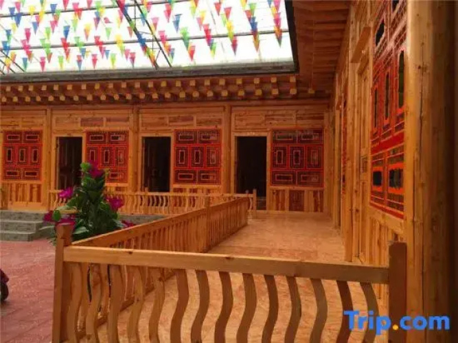 Xiahe Riyue Mountain Villa
