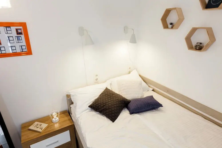 7 Apartments