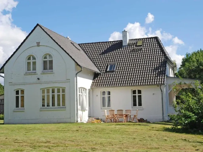5 Bedrooms Cottage