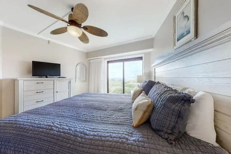 Bright & Airy Oceanfront Condo With Pool, Huge Balcony, Washer/dryer & Ac - Amelia Island, FL