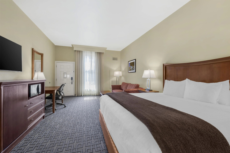 Best Western Plus Swiss Chalet Hotel & Suites