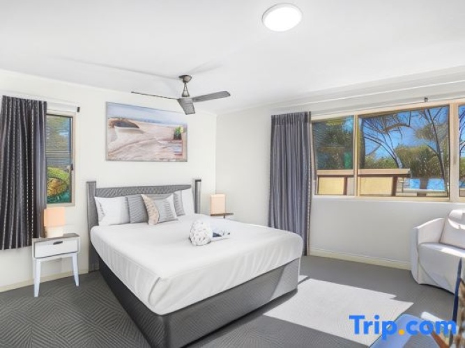 1 Bedroom Standard room with partial ocean view