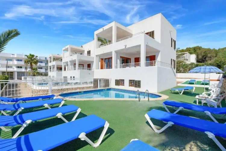 5 Bedrooms Villa