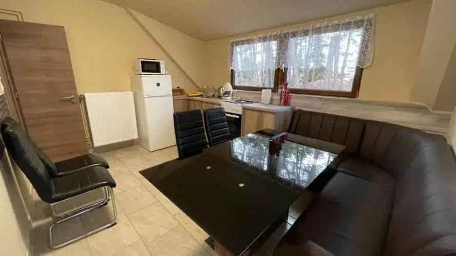 3 Bedrooms Apartment